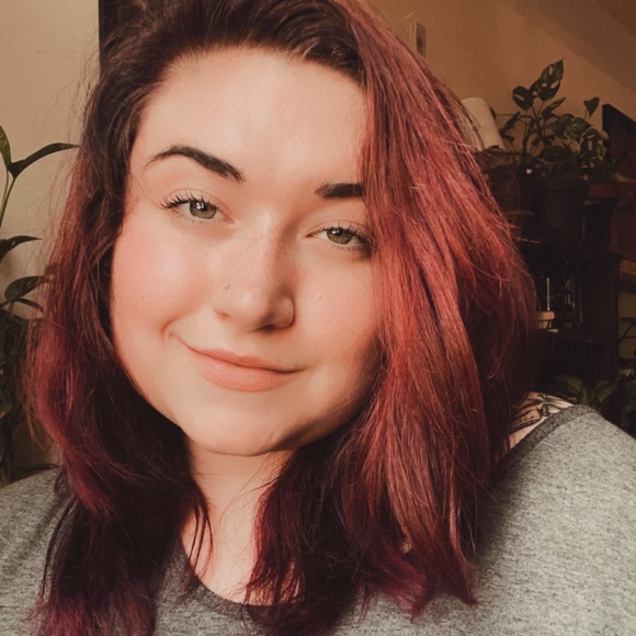 Meet your Posher, Katie - Picture 1 of 6